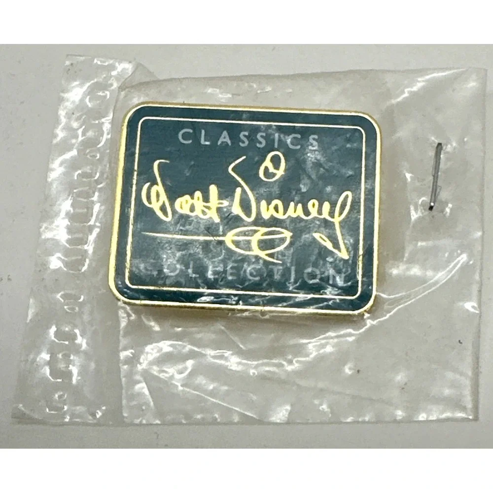 WDCC Walt Disney Classics Collection Logo Collector Pin Teal Club Member Teal